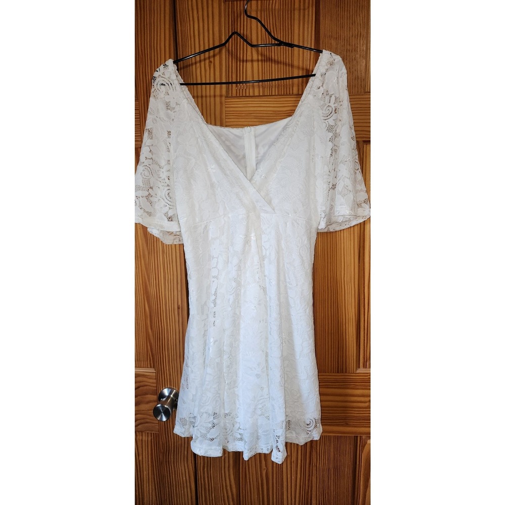 White lace midi‎ dress